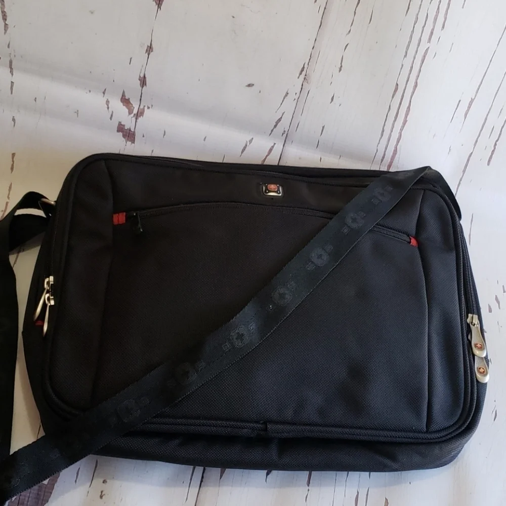 Lap top messenger bag black swissgear
